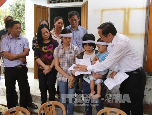 Chuyển thư khen của Chủ tịch nước tới cô gái hiến tạng mẹ để cứu người